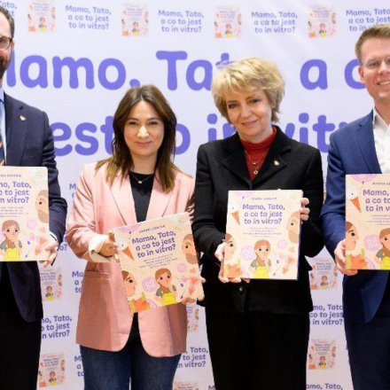 Łódź 
Książka “Mamo, Tato, a co to jest to in vitro” w Łodzi. Spotkanie z prezydent Łodzi Hanną Zdanowską oraz Adamem Wieczorkiem.